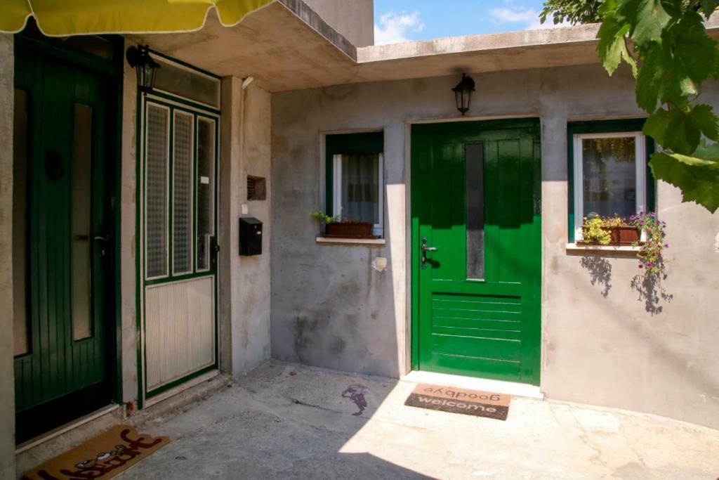 Tiho'S Apartments Split Exterior photo